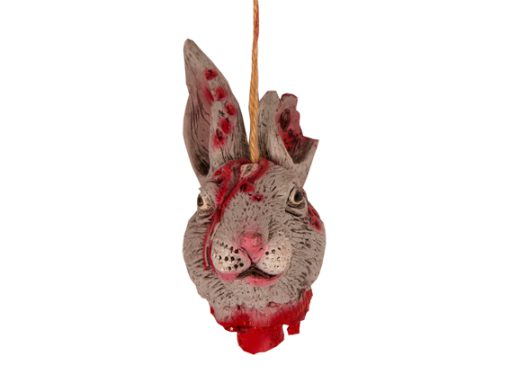 Onthoofd konijn met bloed op koord